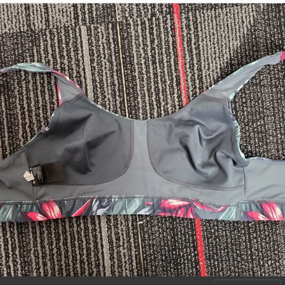 SOLD-Lolë Bra - Picture 5 of 9